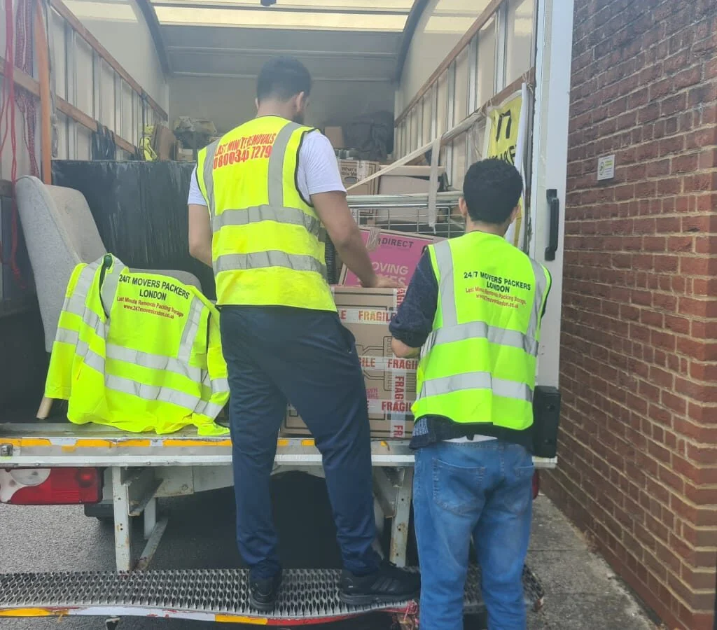 🔑 Unlock Stress-Free House Moves in Fulham Broadway