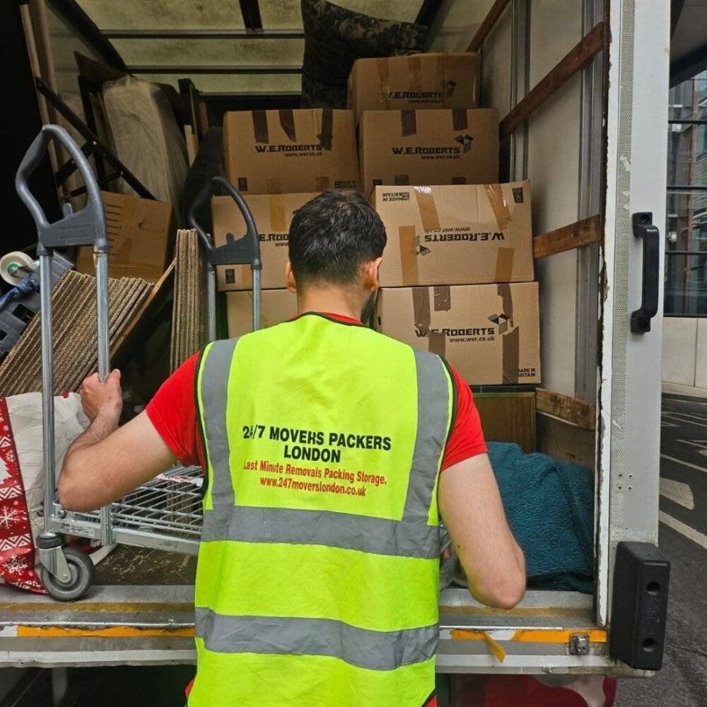 📍 Moving Across London? These Tips + a Man and Van Will Make It Effortless