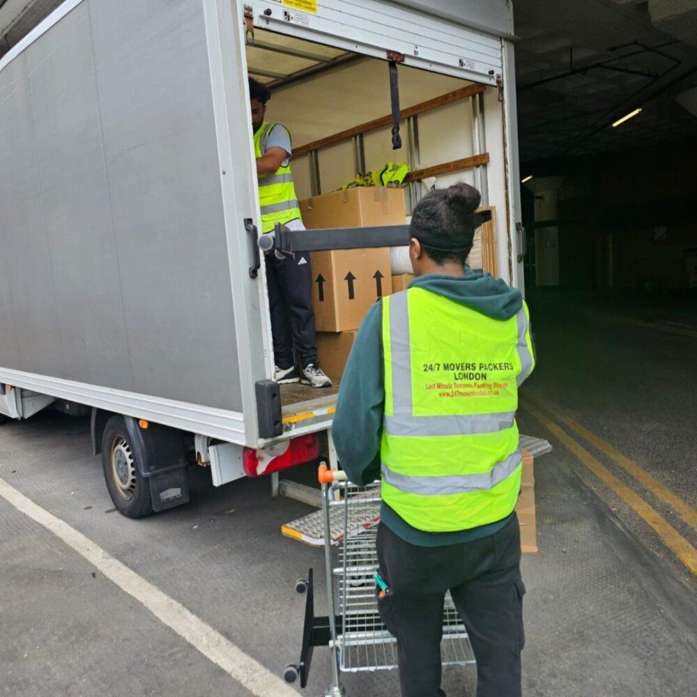 RELIABLE REMOVAL VAN LONDON BY 24/7 MOVERS PACKERS LONDON